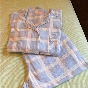 A Vie en Rose Pyjama Set in Light Blue and White Plaid Size M
